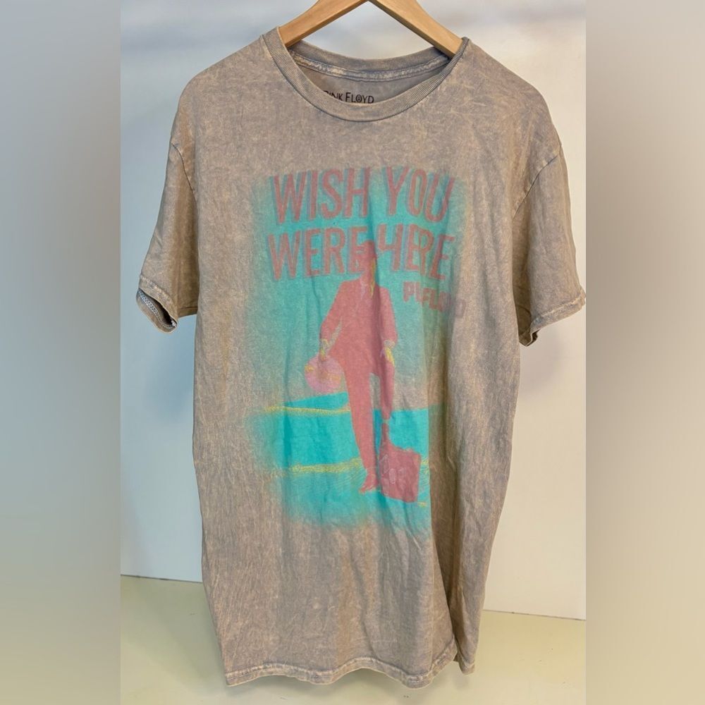 NWT Pink Floyd Graphic T-Shirt - Med